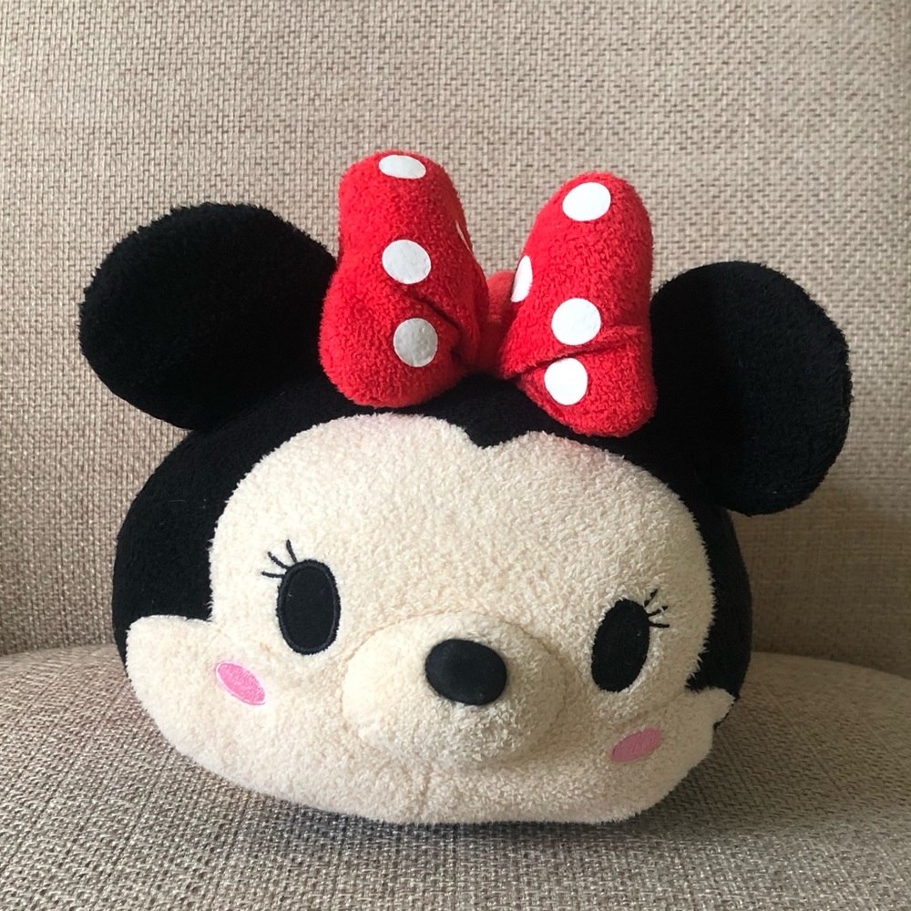Disney Tsum Tsum Minnie Mouse Plush medium 17”